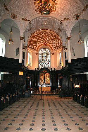 St Clement Danes - The Nave 